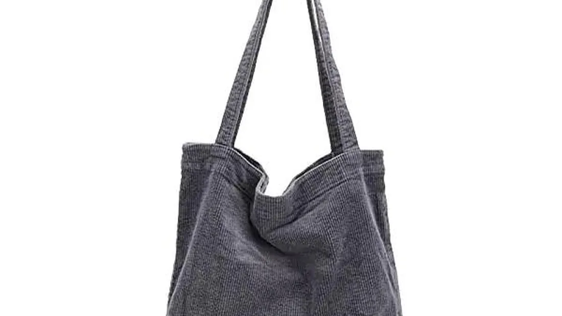 Custom drawstring pouch in natural cotton canvas with cord closure